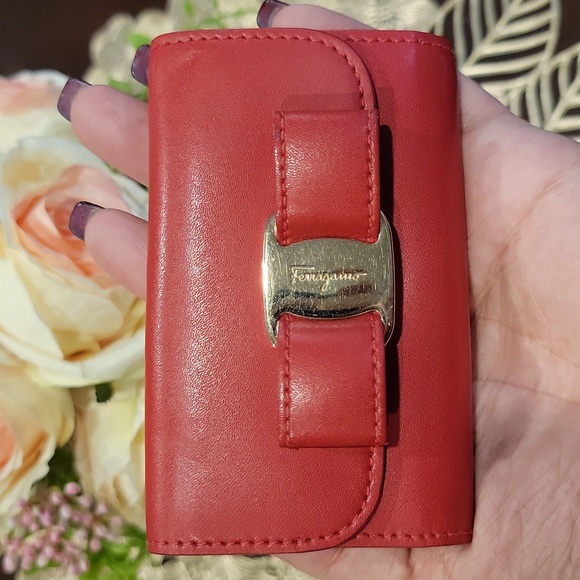 New and Authentic Salvatore Ferragamo key case - Picture 1 of 8